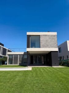 Riverside Blvd, NY 9